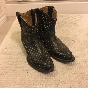 Studded size 6 cowboy boots